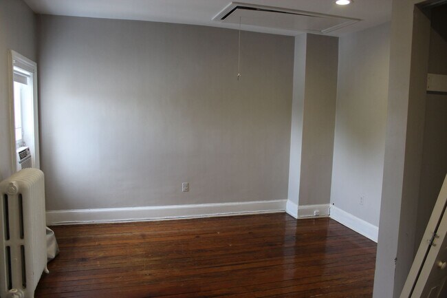 Foto del edificio - 319-321 S. Washington Street