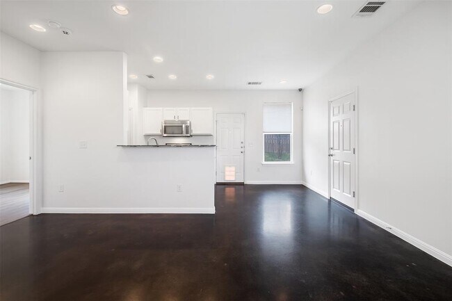 Building Photo - 6404 Carson Rdg