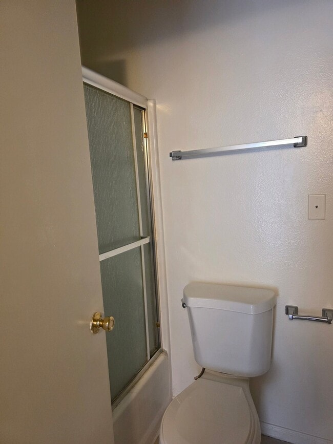 Photo - 2253 N Niagara St Apartment