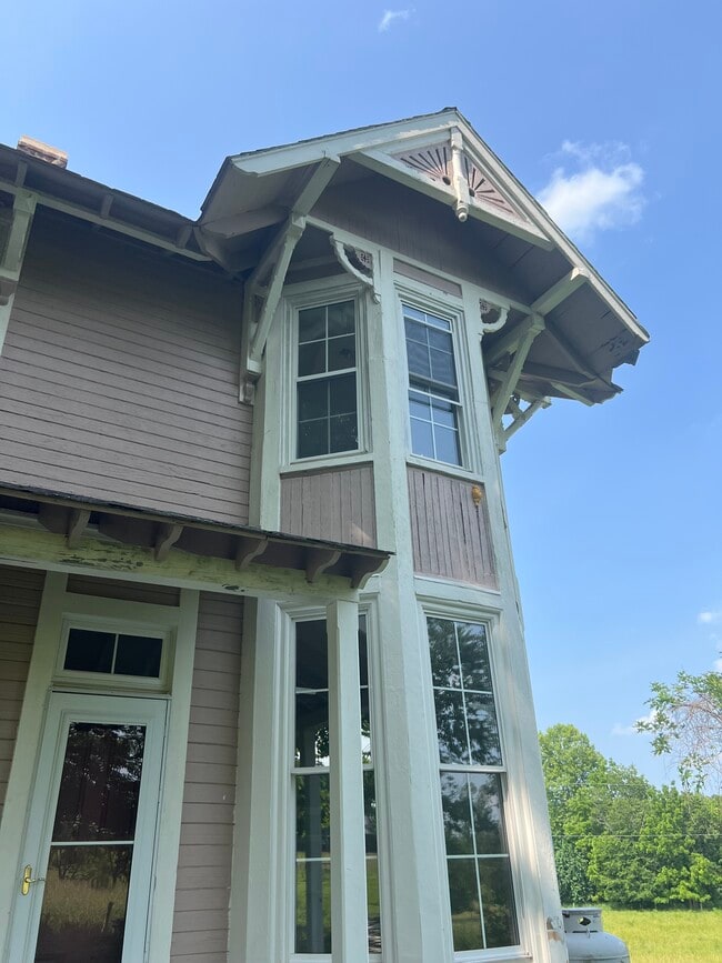 Bay windows - 1173 Bracketts Farm Rd