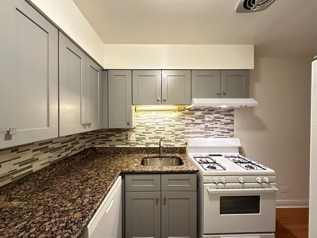 Building Photo - 3732 N Pine Grove Ave