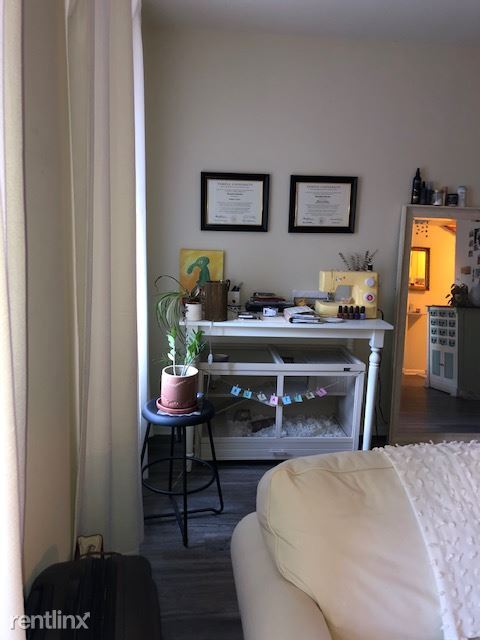 Building Photo - Studio, 1 bath  - 11 S Letitia St Apt 303