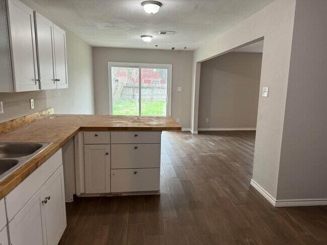 Foto del edificio - 1609 Camille St