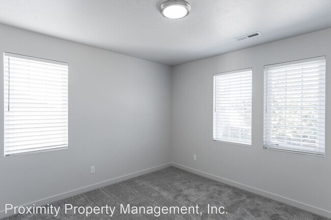 Building Photo - 3 br, 2.5 bath House - 1342 S. Goldking Way