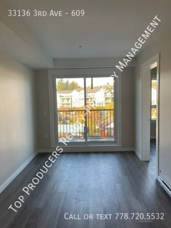 Building Photo - Top Floor Apartment