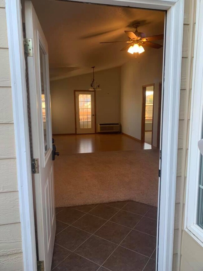 Entrance - 772 Earleen St
