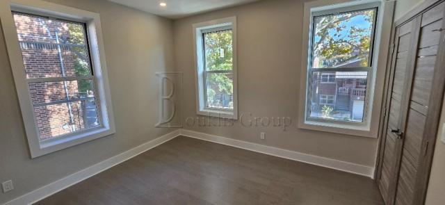 Foto del edificio - 3 bedroom in BRONX NY 10463