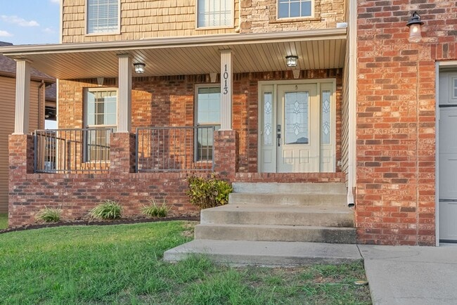 Foto del edificio - Pet Friendly Four Bedroom with Bonus!
