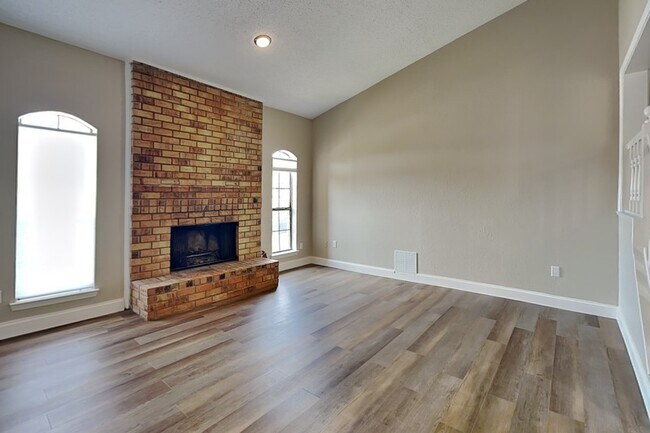 Building Photo - 6204 Alissa Dr
