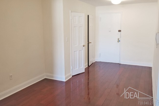 Building Photo - Studio in Elevator Building in Midwood!