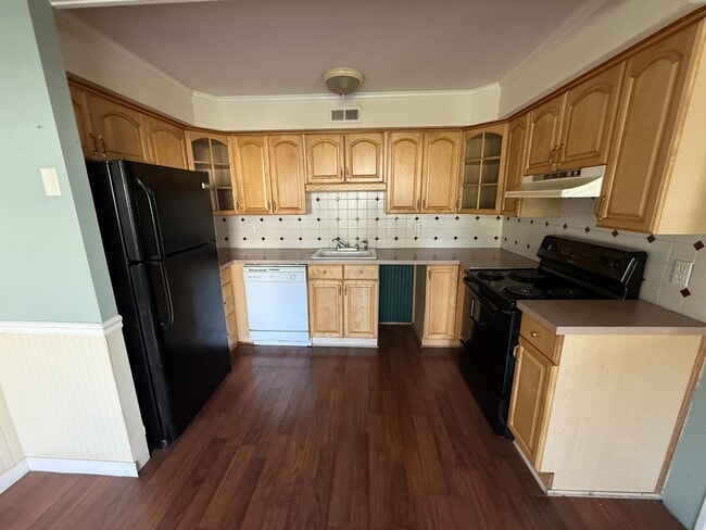 Building Photo - 17018 Beach St