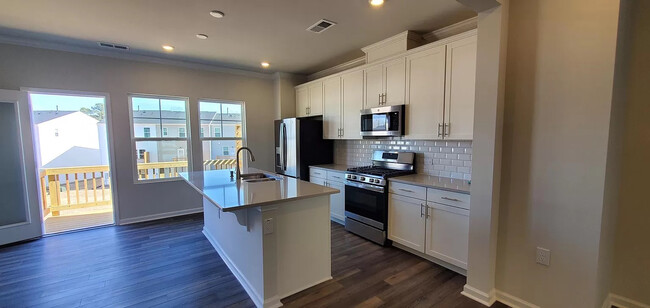 Foto del edificio - Room in Townhome on Sandwood Loch Dr