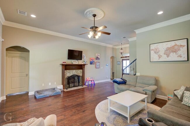 Building Photo - 364 Wood Springs