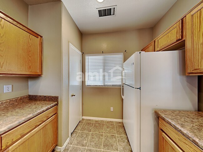 Foto del edificio - 614 W Mountain View Dr