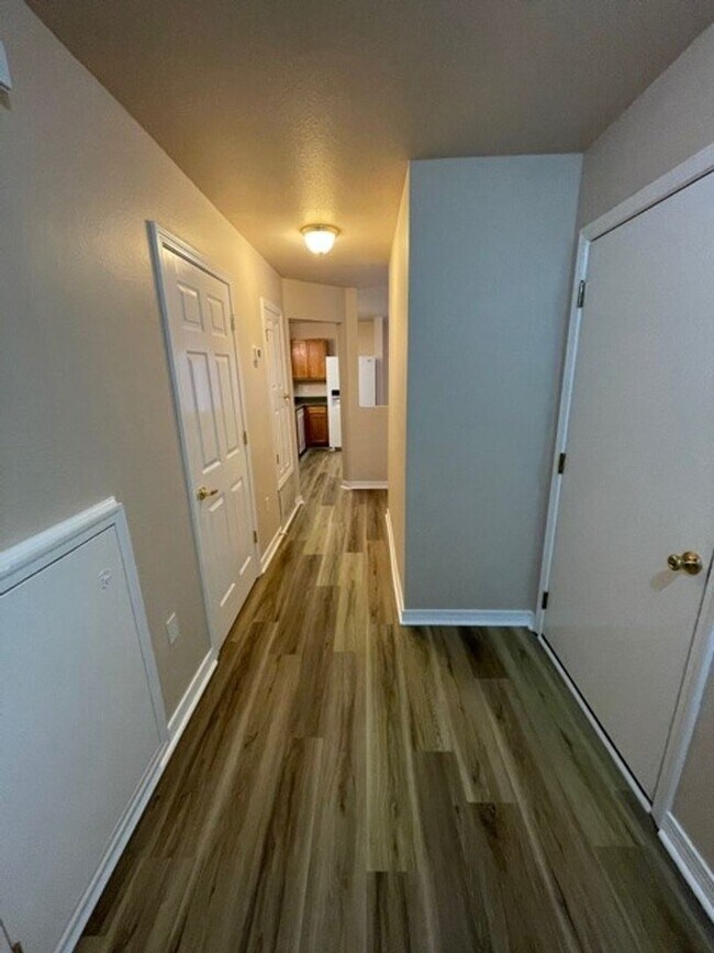 Building Photo - Nice 2 Bedroom/2.5 Bath/1 Car Garage End Unit Townhome For Rent!