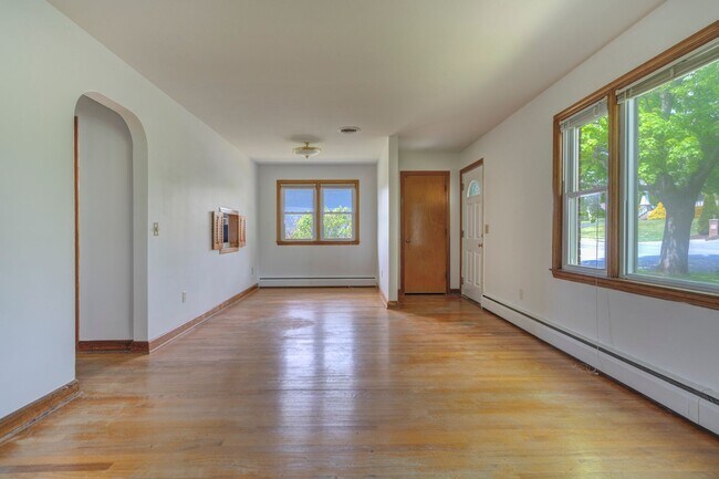 Building Photo - 1000 Willard Dr SE