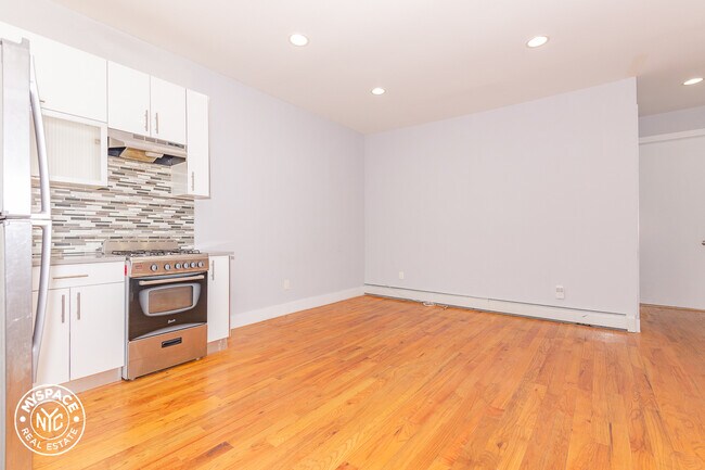 Building Photo - 238 Eldert St