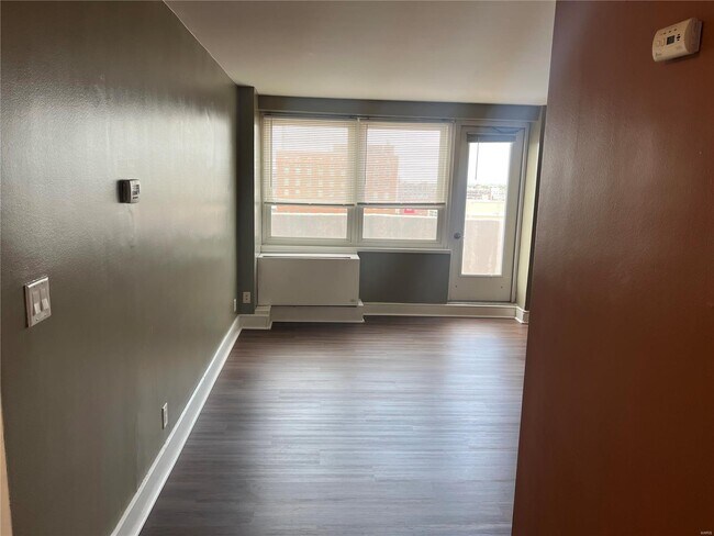 Building Photo - 210 N 17th St
