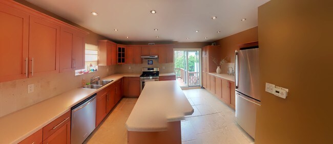 Building Photo - 63 Villa Nova St