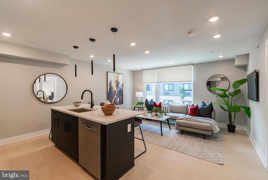 Foto principal - 6604 Ridge Ave
