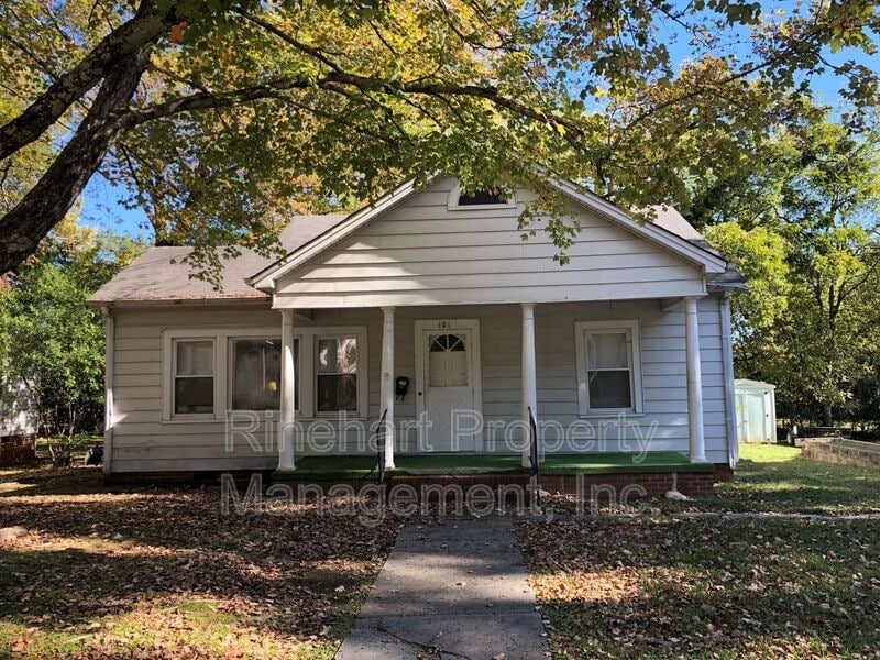 Primary Photo - 121 Henry St