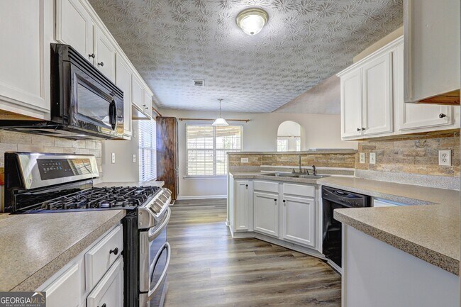 Building Photo - 5295 Yellow Pine Dr