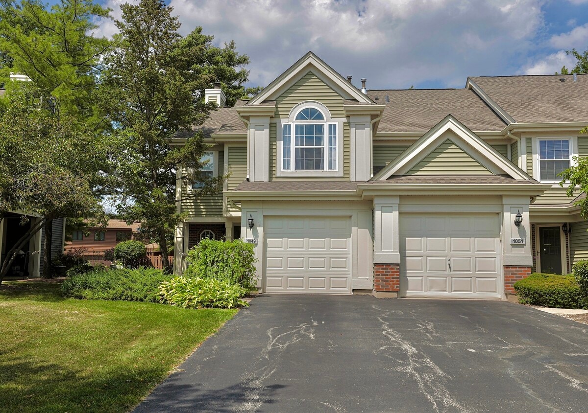 Primary Photo - 1049 Talbots Ln