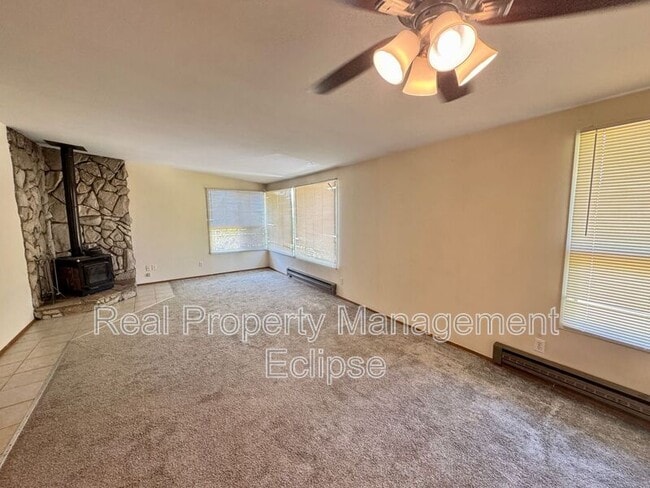 Building Photo - 10323 NE 68th St