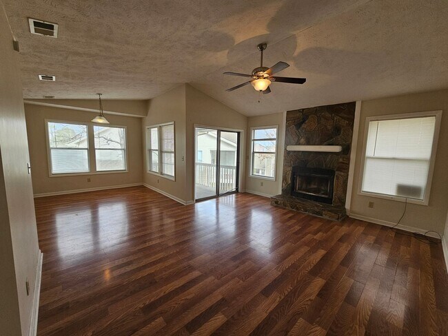 Foto del edificio - NEW LISTING!!!! Dont Miss Out