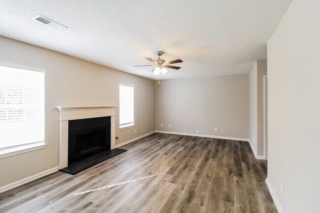 Foto del edificio - 4341 Ward Bluff Ct