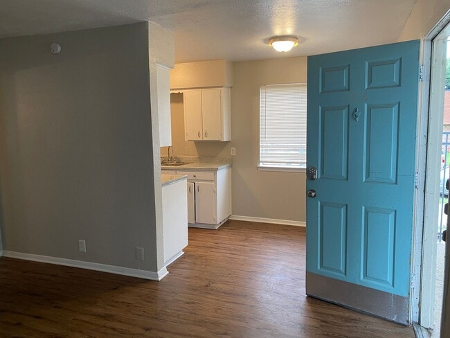 Interior Photo - Monarch Court