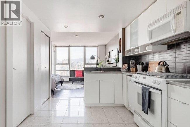 Photo du bâtiment - 928-2928 Beatty St