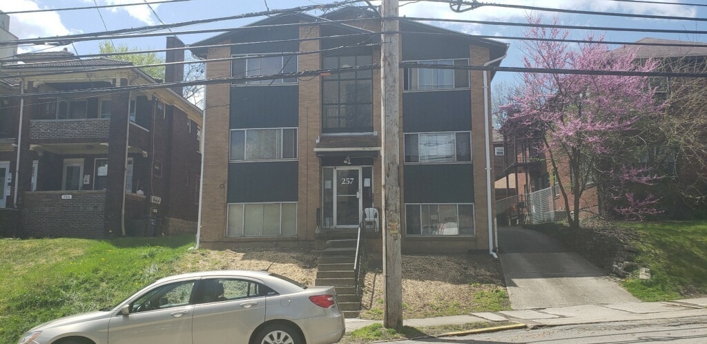 Primary Photo - 257 Lincoln Ave