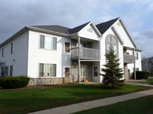 Primary Photo - 906 Fox Creek Dr