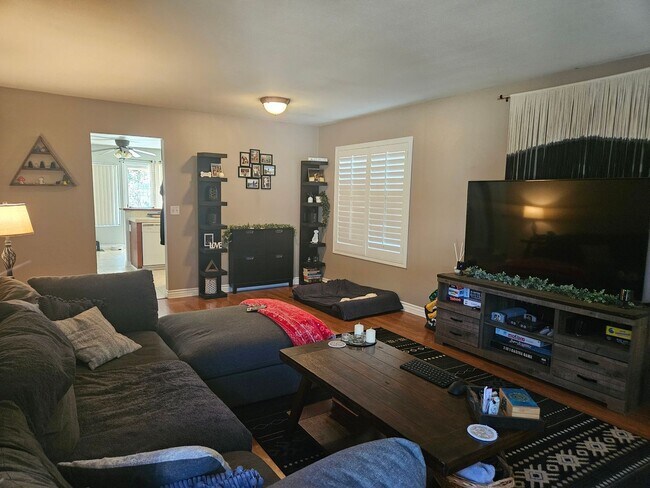 Building Photo - Charming 2 Bed 1 Bath condo in Anaheim!!