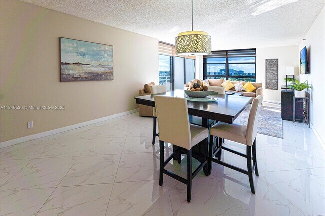 Foto del edificio - 20225 NE 34th Ct