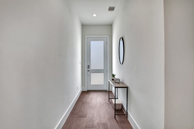 Foto del edificio - 5507 Robusto Pl