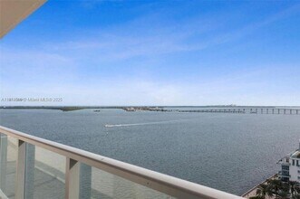 Building Photo - 1155 Brickell Bay Dr