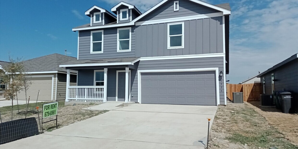 Spacious 4 Bed / 2.5 Bath Home - Spacious 4 Bed / 2.5 Bath Home