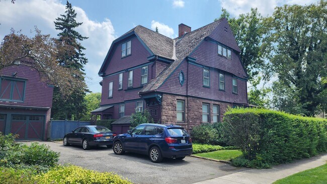 840 Avenida Este - 840 East Ave