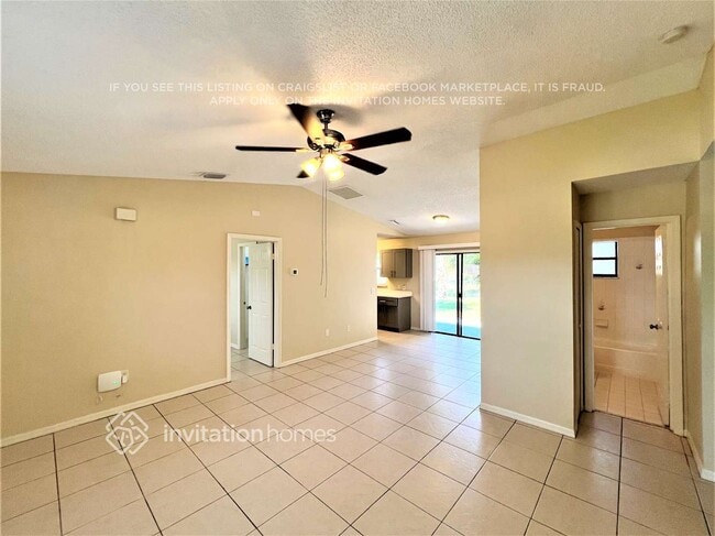 Foto del edificio - 555 NW Conover St