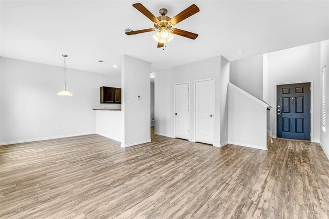 Building Photo - 147 E Kirnwood Dr