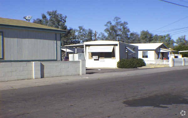Foto principal - 1320-1340 S Terrace Rd