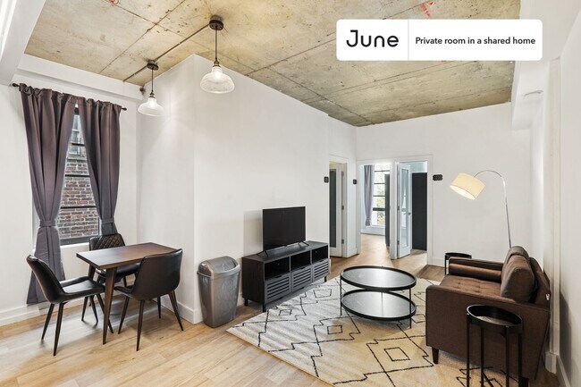Building Photo - Private bedroom in 4 bed/1 bath Home