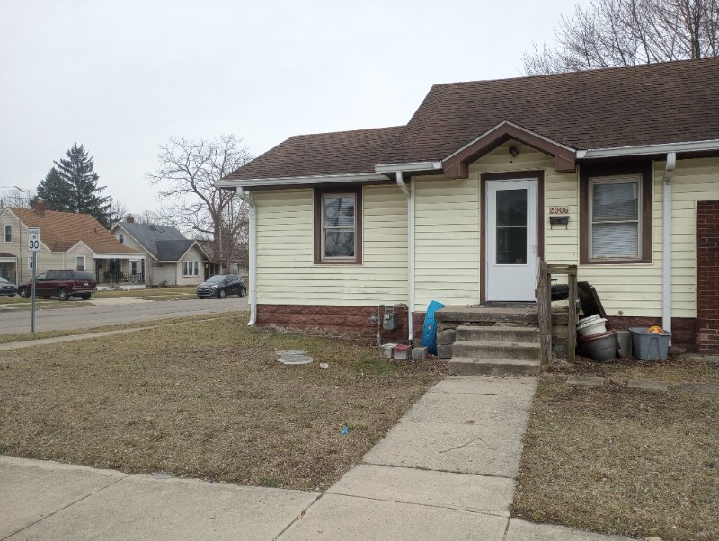 Primary Photo - 2005 Fairview St