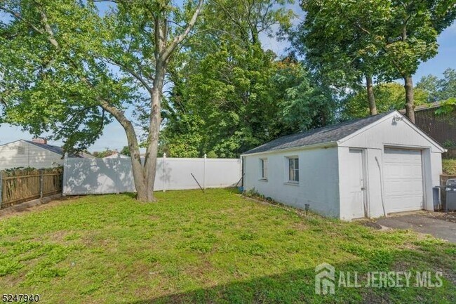 Foto del edificio - 67 Woodland Ave