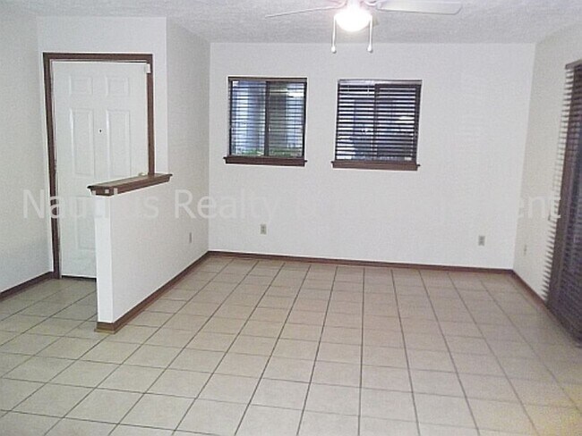 Building Photo - 800 Premier Dr