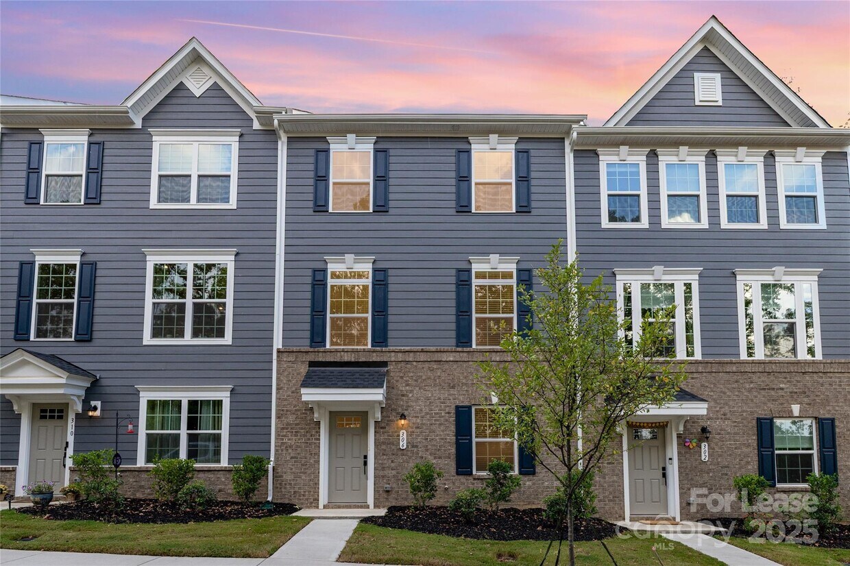 Foto principal - 306 New Gallant Dr