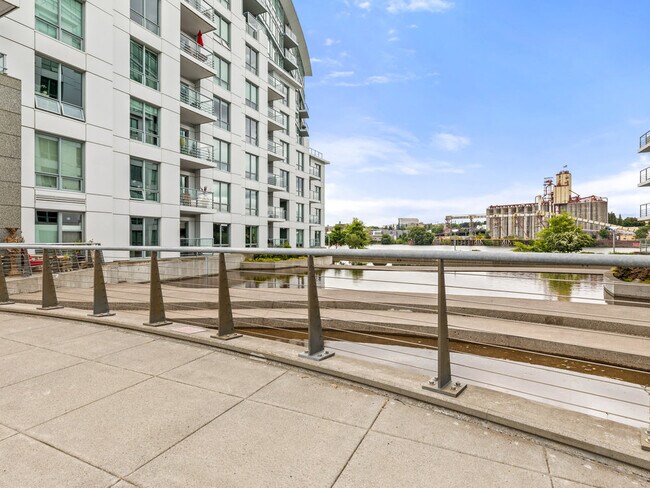 Building Photo - 1260 NW Naito Pky