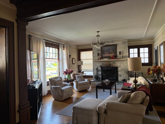 Foto del edificio - 519 E Monroe St